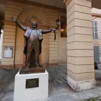 Statua di Luciano Pavarotti